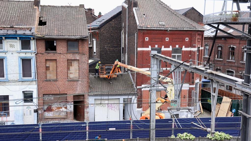 La démolition de la "maison de l'horreur" a commencé à Marcinelle. [AFP - Kenzo Tribouillard]