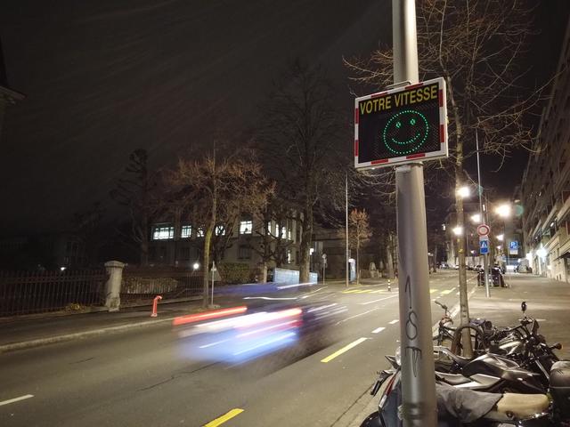 Selon les chiffres de la municipalité, les automobilistes roulent en moyenne entre 35 et 36 km-h la nuit dans les rues lausannoises. [PW]