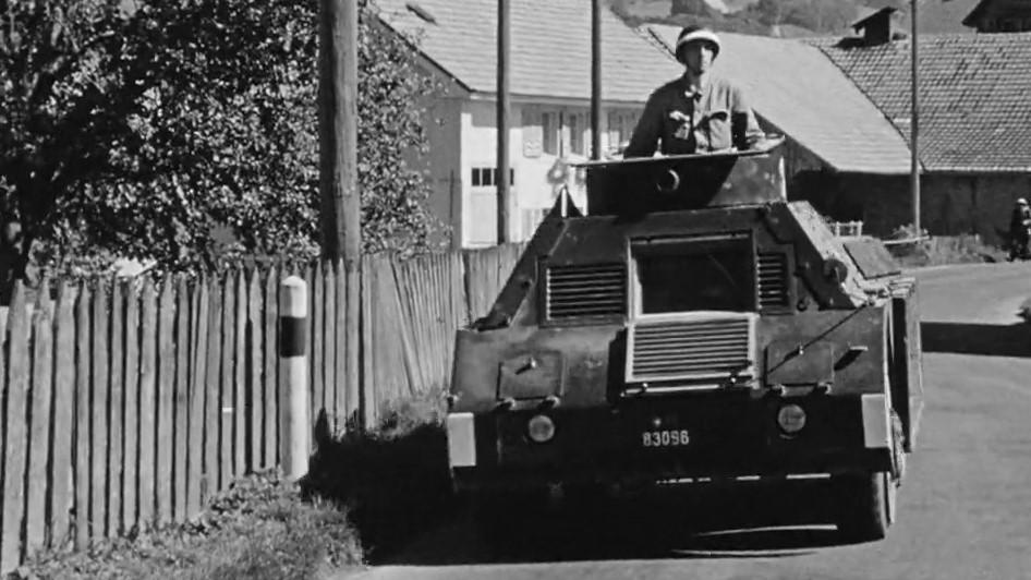 Véhicule blindé de l'armée suisse, 1954 [RTS]