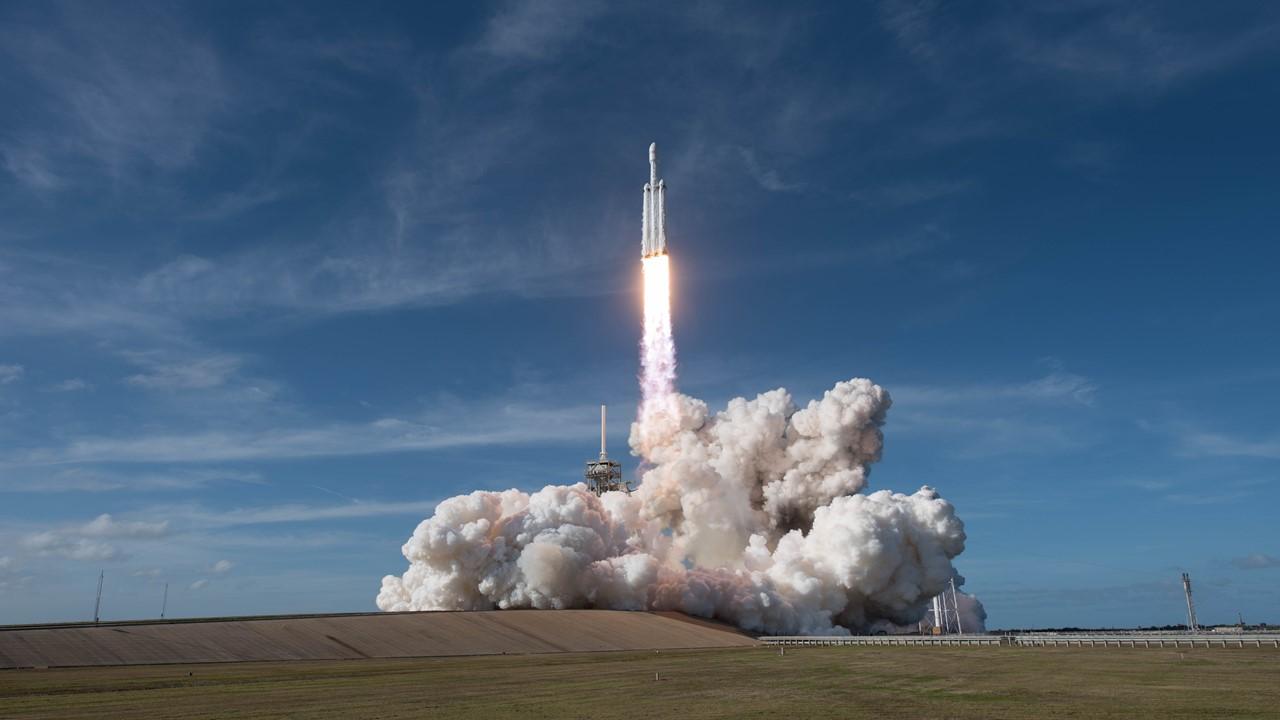 Décolage d'une fusée Falcon 9 de SpaceX [SpaceX/Wikipedia]