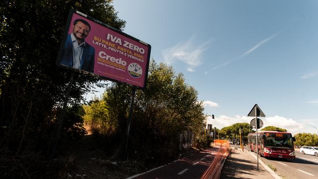 Une affiche de campagne - ici pour Matteo Salvini (Ligue) - dans les rues de Rome le 22 août 2022. [AFP - Andrea Ronchini, Ronchini / NurPhoto]