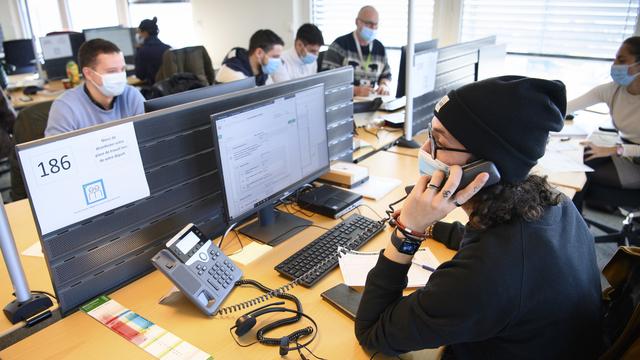 Le centre de traçage à Lausanne. [Keystone - Laurent Gillieron]