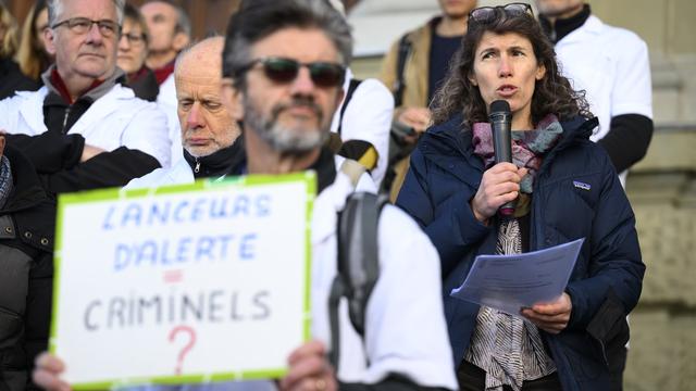 Deux figures bien connues du monde de la santé, Valérie D'Acremont et Blaise Genton ont été entendues par la justice [Keystone - Laurent Gillieron]