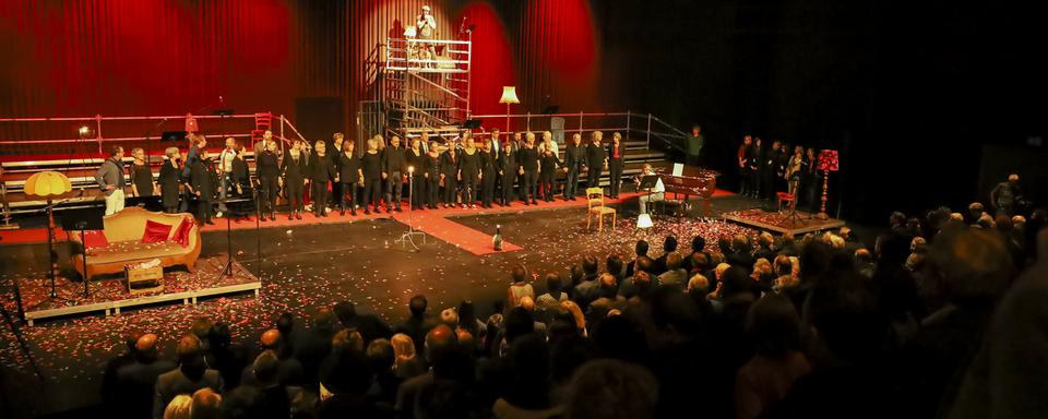 Une vue du spectacle de l'inauguration du Théâtre du Jura en Octobre 2021. [Keystone - Noemi Cinelli]