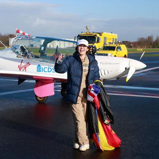 Zara Rutherford avec sa avion à Wevelgem en belgique en janvier 2022. [EPA/Keystone - Stephanie Lecocq]