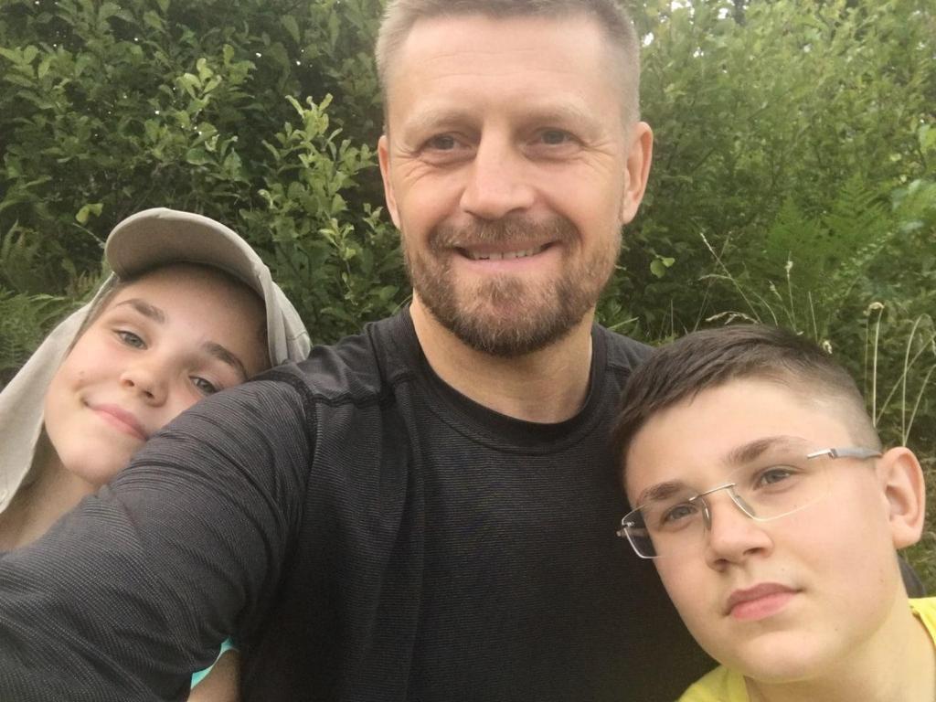 Le père de Vlad, Oleg Buryak, et ses deux enfants. [DR]
