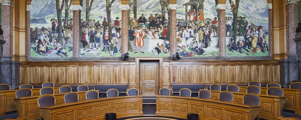 Vue sur la salle du Conseil des Etats et sa fresque représentant une Landsgemeinde à Nidwald. [Keystone - Gaëtan Bally]