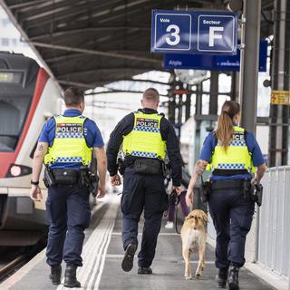 Une patrouille de police à la gare de Lausanne. [Keystone - Alessandro della Valle]