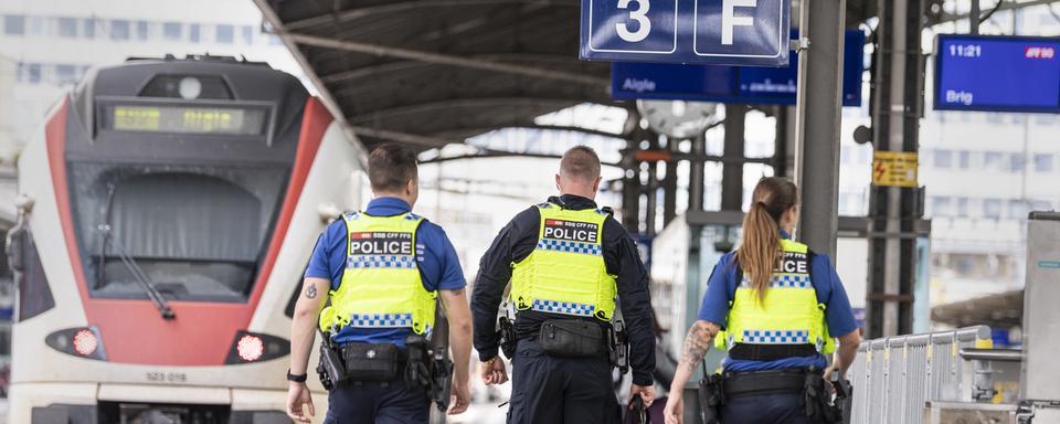 Une patrouille de police à la gare de Lausanne. [Keystone - Alessandro della Valle]