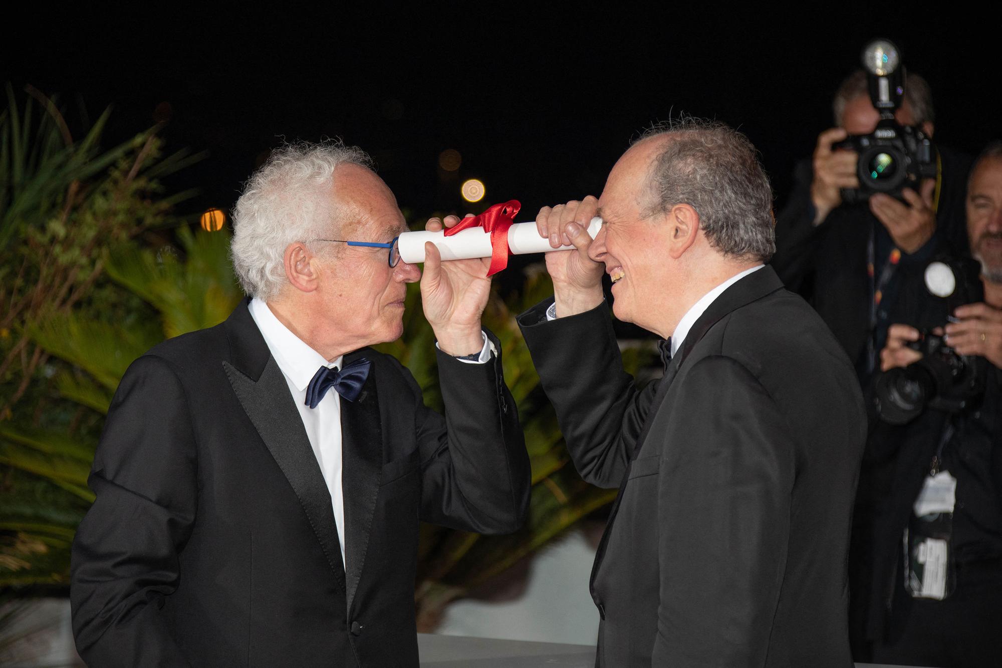 Les réalisateurs Jean-Pierre Dardenne (à gauche) et Luc Dardenne ont reçu le Prix spécial 75e anniversaire pour leur film "Tori et Lokita". [Anadolu Agency via AFP - Philip Rock]