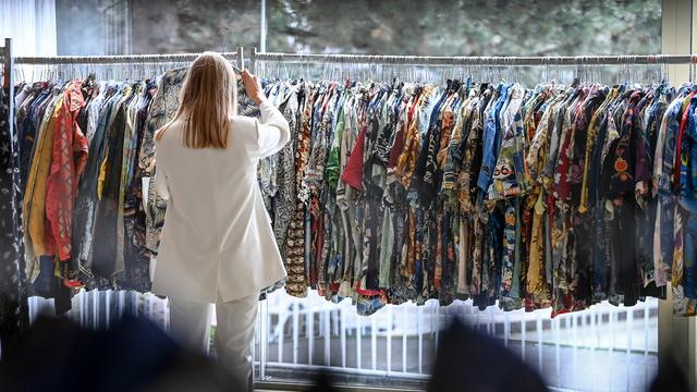 Les femmes ont subi une "inflation rose" de 6,5% en 20 ans sur leurs vêtements [KEYSTONE - JENS KALAENE]