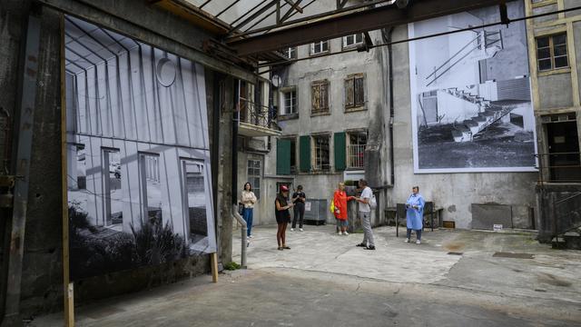 Des photographies de l'artiste Alexander Rosenkranz exposées au Festival Images Vevey. [Keystone - Jean-Christophe Bott]