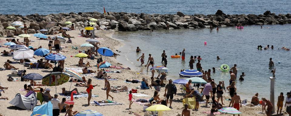 Une plage d'Antibes dans le sud de la France. [EPA/Keystone - Sébastien Nogier]