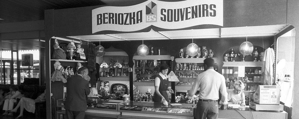 Un magasin Berioska de l'ère soviétique, photographié en 1983. [Sovietvisuals/Twitter - Alexander Grashchenkov]