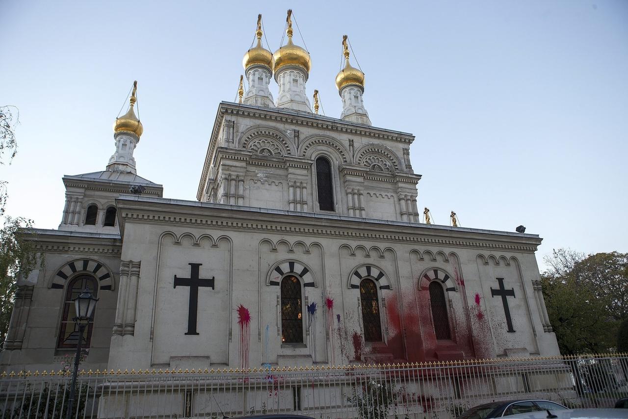 Une église orthodoxe russe maculée de peinture à Genève, le 15 octobre 2012. [KEYSTONE - Salvatore Di Nolfi]