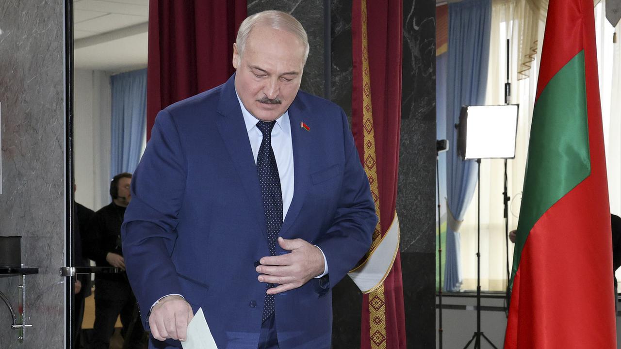Le renforcement des pouvoirs d'Alexandre Loukachenko a été validé. [Keystone/AP - BelTA]
