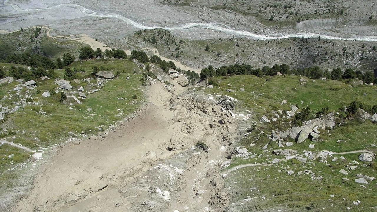 7000 ans d'histoire disparaissent avec la fonte du glacier du Corvatsch aux Grisons [Keystone]