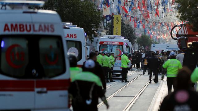 Les services de secours se sont déplacés en nombre sur les lieux de l'explosion. [Reuters - Kemal Aslan]