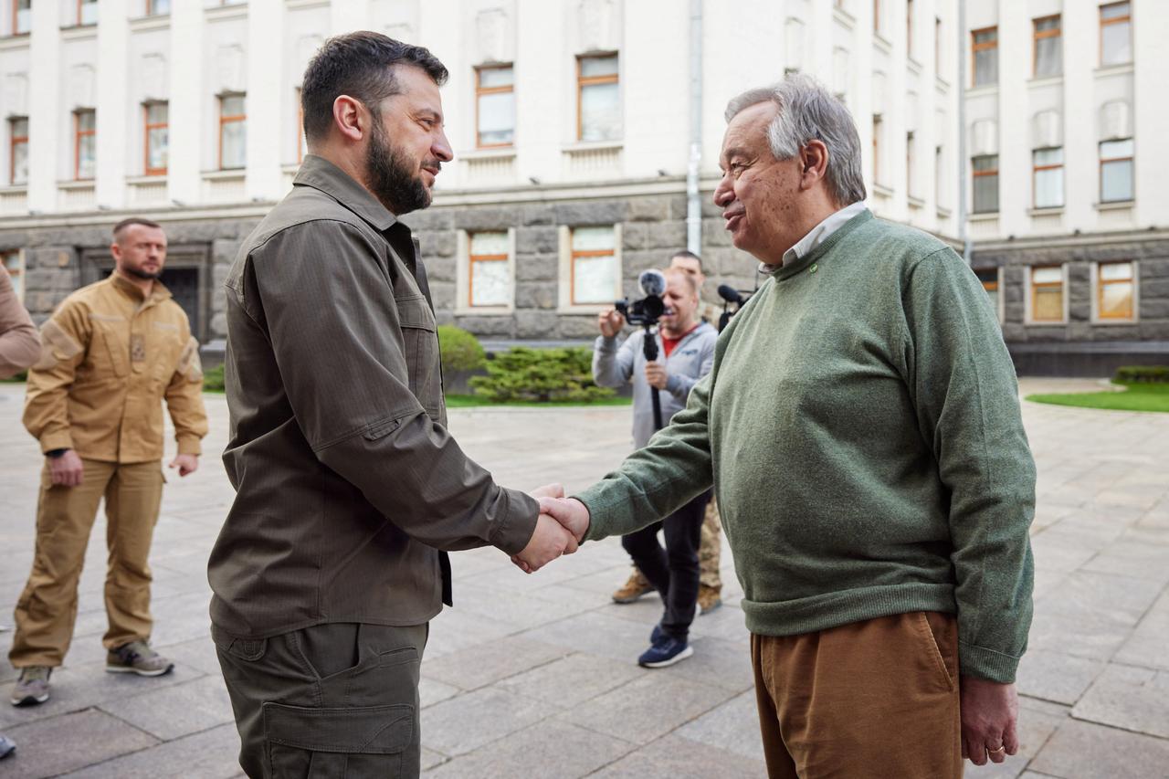 Volodymyr Zelensky et Antonio Guterres se rencontrent à Kiev. [Reuters - Ukrainian Presidential Press Service]