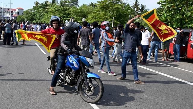 Le gouvernement du Sri Lanka, à l'exception du président et du Premier ministre, a démissionné dimanche soir [AFP - Ishara S. KODIKARA]