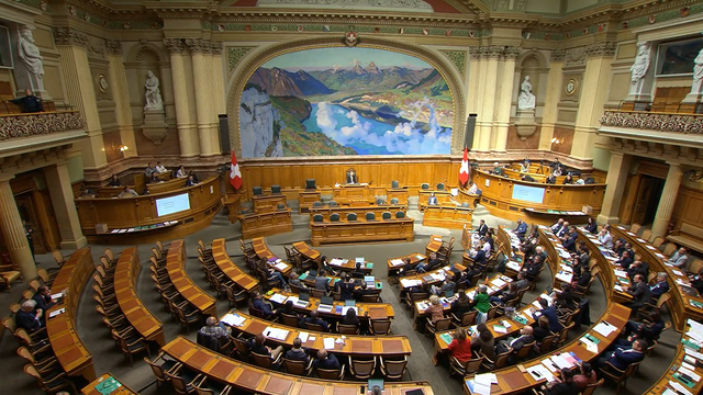 L'aile droite du Parlement était presque déserte lundi lors de la session d'information des députés sur l'urgence climatique.