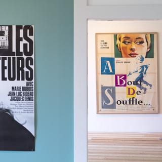 Deux affiches de l'exposition sur les 100 ans des collections de la Cinémathèque suisse au Musée d'art de Pully. [Keystone - Laurent Gillieron]