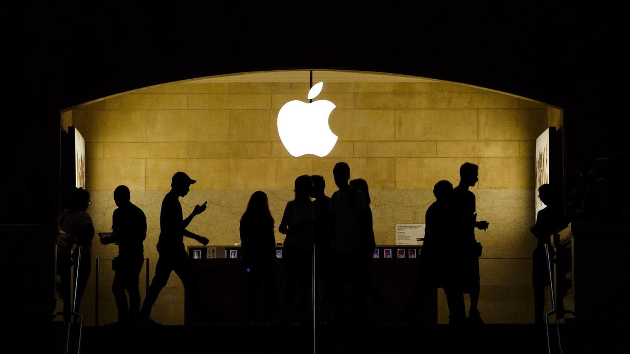 Apple a franchi le seuil symbolique des 3000 milliards de dollars de capitalisation. [Keystone/EPA - Justin Lane]