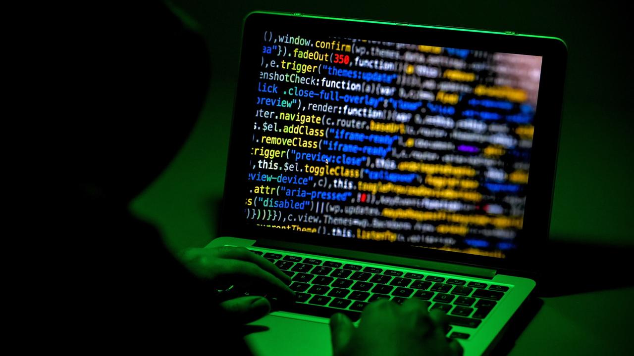 La Confédération se tourne vers les "hackers éthiques" pour tester sa sécurité informatique. [KEYSTONE - SASCHA STEINBACH]