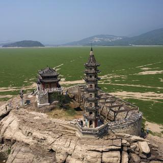 La sécheresse historique en Chine dévoile l'île de Luoxingdun. [EPA/Keystone - Alex Plaveski]