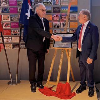 Guy Parmelin en compagnie de Don Farrell, ministre australien du commerce, à l’occasion de l’inauguration de l’ambassade d’Australie à Berne. [Twitter/@ParmelinG - DR]