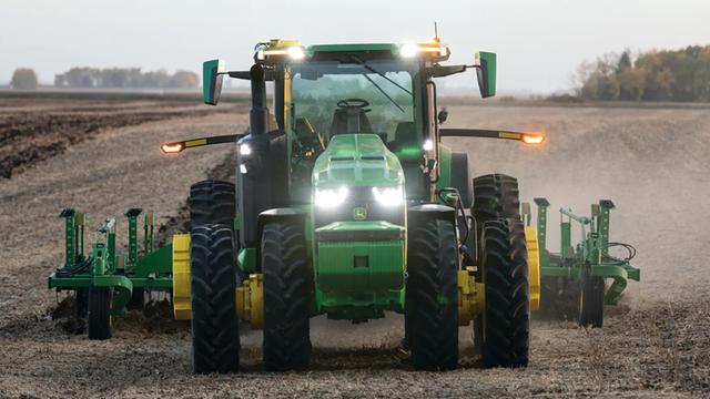 Le tracteur 8R de John Deere présenté en janvier au CES de Las Vegas [John Deere]