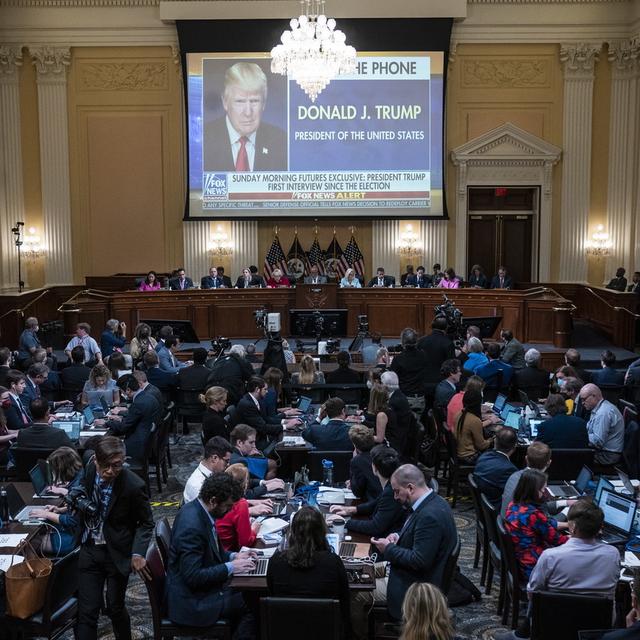 Une image de l'ancien président Donald Trump est montrée sur grand écran, lors de la deuxième audience de la commission d'enquête sur l'assaut du 6 janvier 2021 au Capitole. [Jabin Botsford /EPA]