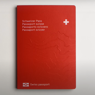 Capture d'écran de la vidéo de présentation du nouveau passeport suisse de l'Office fédéral de la police (fedpol). [fedpol]