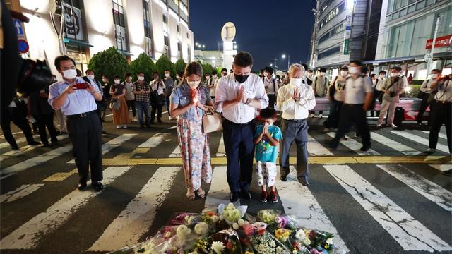 Le Japon est en deuil au lendemain de l'assassinat de Shinzo Abe. [Keystone]