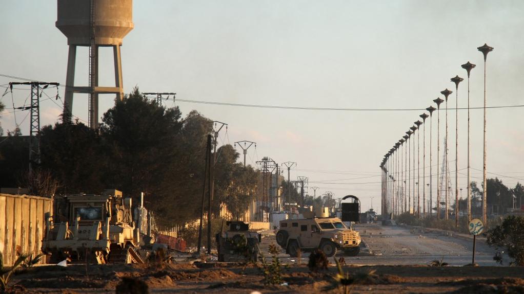 Des membres des forces démocratiques syriennes se déploient autour de la prison de Ghwayran le 25 janvier. Image d'illustration. [AFP]