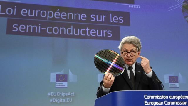 Thierry Breton détaille le projet de l'UE sur les semi-conducteurs. [afp - Valeria Mongelli / Hans Lucas]