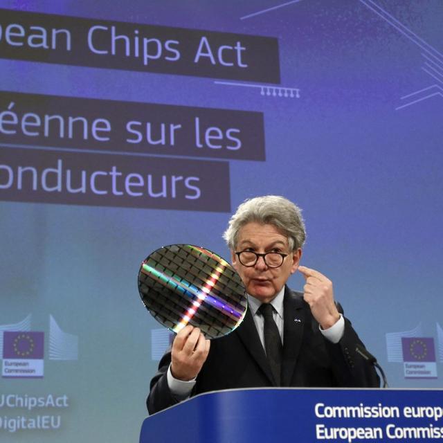 Thierry Breton détaille le projet de l'UE sur les semi-conducteurs. [afp - Valeria Mongelli / Hans Lucas]