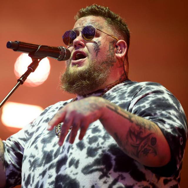 British singer Rory Graham, known as Rag n Bone Man performs on the main stage during the 45th edition of the Paleo Festival, in Nyon, Switzerland, Wednesday, July 20, 2022. The Paleo is the largest open-air music festival in the western part of Switzerland with 230'000 spectators in six days and will take place from the 19th to 24th of July. (KEYSTONE/Laurent Gillieron) [Keystone - Laurent Gilliéron]