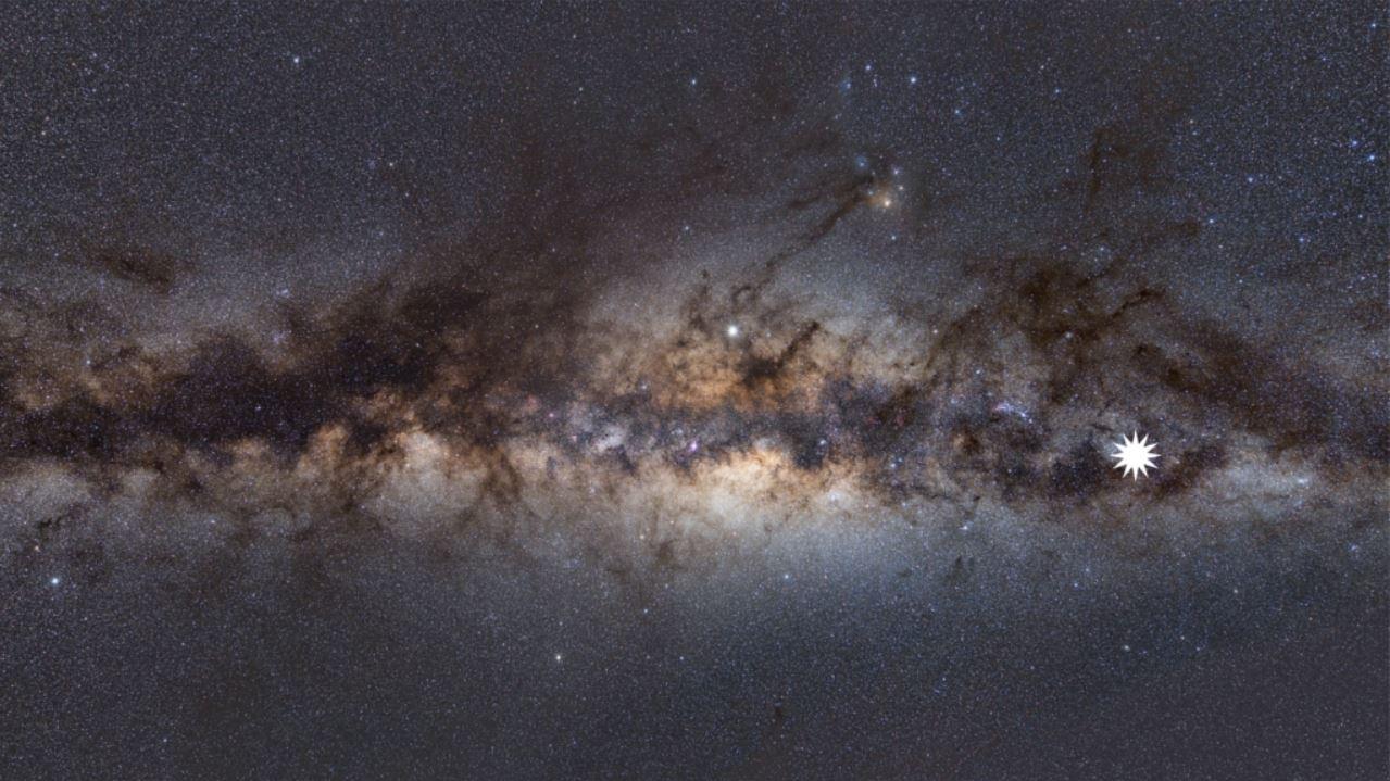 La Voie Lactée vue depuis la Terre. La grosse étoile montre la position du mystérieux objet observé. [ICRAR/Curtin - Dr Natasha Hurley-Walker]