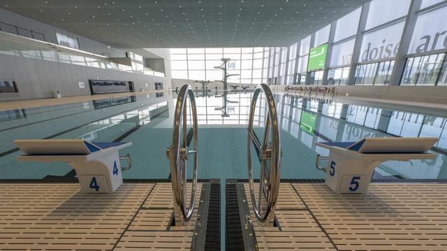 Vue de l'un des bassins couverts du nouveau centre aquatique de Malley, à Lausanne. [Keystone - Jean-Guy Python]