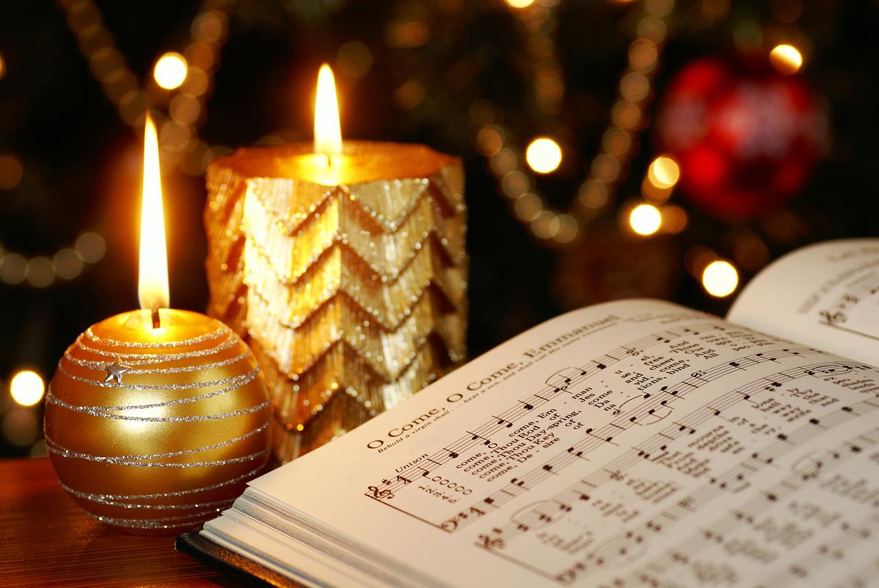 Les chants de Noël sont une véritable tradition dans les pays anglophones. [Depositphotos]