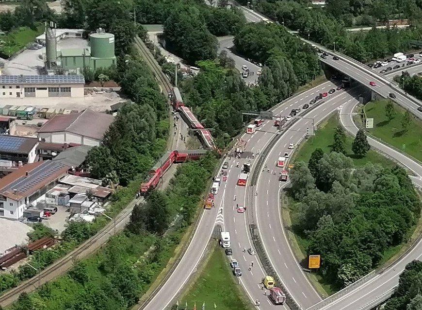 Parti de la station de Garmisch, le train devait rejoindre Munich. [Keystone - ADAC LUFTRETTUNG]