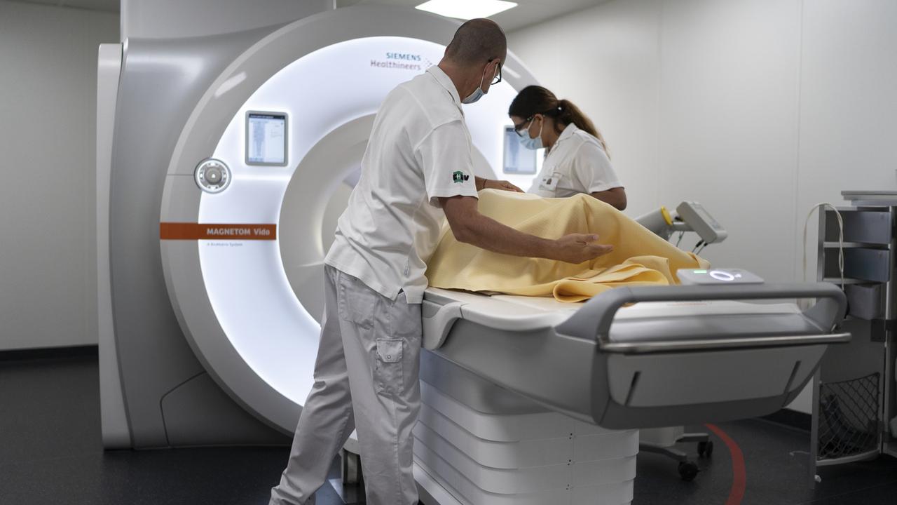 Comment rendre les appareils de radiologie moins énergivores ? [KEYSTONE - Gaetan Bally]