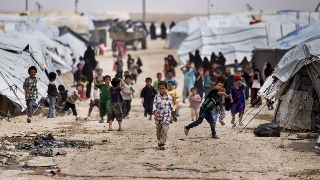 Des enfants et leurs mères réfugiés dans le camp d'Al-Hol en Syrie. [Keystone/AP Photo - Baderkhan Ahmad]