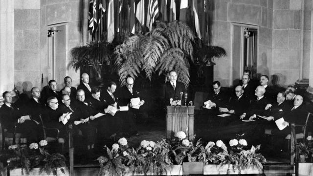 La cérémonie de signature de création de l'Otan, le 4 avril 1949. [AFP]