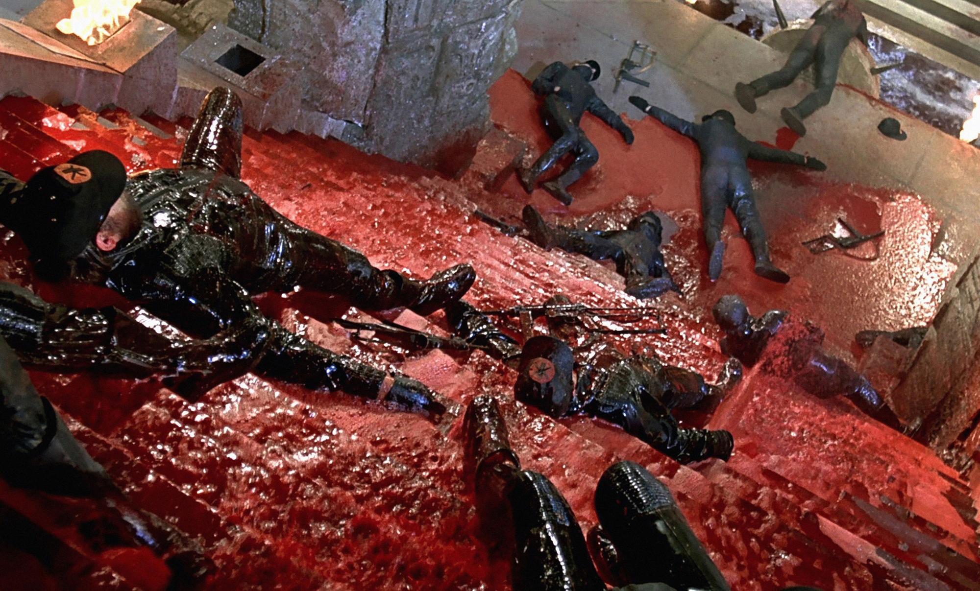 La scène du massacre dans le temple mexicain dans "Le Magnifique" a demandé des centaines de litres de sang de cheval. [Collection ChristopheL via AFP]