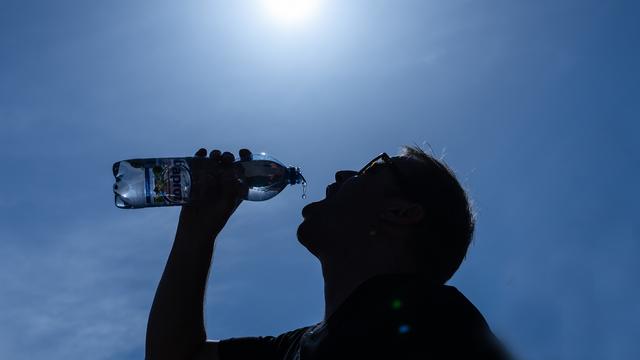 Une nouvelle vague de chaleur est attendue dès mercredi en Suisse. [KEYSTONE - Peter Schneider]