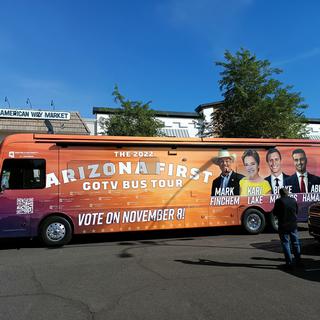 En Arizona, les candidats trumpistes sont très bien placés et font campagne en niant la transparence du scrutin. [RTS - Anouk Henry]