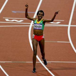 Tirunesh Dibaba, d'Éthiopie, remporte la finale du 10 000 m féminin lors des épreuves d'athlétisme des Jeux olympiques de 2012 à Londres, au stade olympique, à Londres, en Grande-Bretagne, le 3 août 2012. [EPA/KEYSTONE - DIEGO AZUBEL]