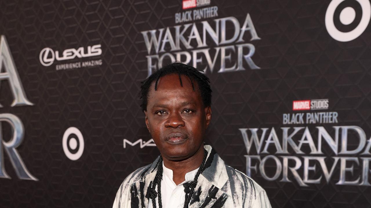 Baaba Maal, co-compositeur et chanteur du morceau phare de "Black Panther" et de "Black Panther: Wakanda Forever", ici à la première de ce dernier film à Hollywood le 26 octobre 2022. [AFP - Jesse Grant]